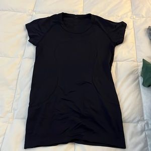 Lululemon navy tshirt
